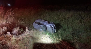 Motorista de veículo com placas de Lagoa Formosa sofre capotamento na BR-354 e acaba detido por dirigir embriagado e sem CNH Motorista de veículo com placas de Lagoa Formosa sofre capotamento na BR-354 e acaba detido por dirigir embriagado e sem CNH