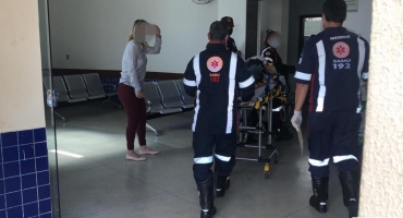 Adolescente de 17 anos é alvejado por 4 disparos de arma de fogo em Patos de Minas Adolescente de 17 anos é alvejado por 4 disparos de arma de fogo em Patos de Minas