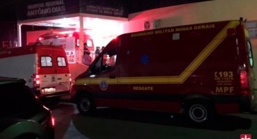 Homem esfaqueia mulher e enteada em Patos de Minas Homem esfaqueia mulher e enteada em Patos de Minas