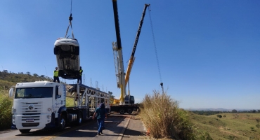 PRF auxilia na retirada de cegonheira que sofreu acidente na BR-365 em Patos de Minas PRF auxilia na retirada de cegonheira que sofreu acidente na BR-365 em Patos de Minas