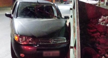 Motorista se distrai ao celular e colidi carro contra caçamba em Patos de Minas Motorista se distrai ao celular e colidi carro contra caçamba em Patos de Minas
