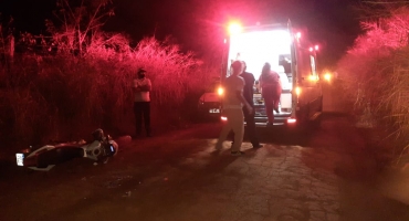 Motoqueiro inabilitado fica ferido em acidente na região de Catulés em Carmo do Paranaíba Motoqueiro inabilitado fica ferido em acidente na região de Catulés em Carmo do Paranaíba