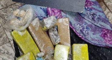 Jovem é preso pela PRF de Patos de Minas com drogas avaliadas em 75 mil reais Jovem é preso pela PRF de Patos de Minas com drogas avaliadas em 75 mil reais