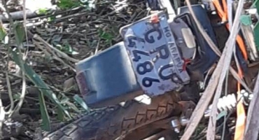 Motocicleta desmanchada é encontrada na Zona Rural de Carmo do Paranaíba Motocicleta desmanchada é encontrada na Zona Rural de Carmo do Paranaíba