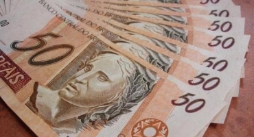 Governo de Minas regulamenta auxílio de R$ 600,00 para famílias em extrema pobreza Governo de Minas regulamenta auxílio de R$ 600,00 para famílias em extrema pobreza