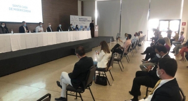Prefeitura de Patos de Minas em parceria com FEPAM apresenta Santa Casa como solução para amenizar colapso da saúde Prefeitura de Patos de Minas em parceria com FEPAM apresenta Santa Casa como solução para amenizar colapso da saúde
