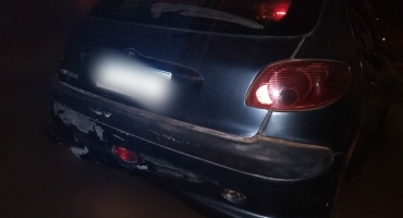 Condutor com sintomas de embriaguez colide em carro estacionado no Bairro Sorrido em Patos de Minas Condutor com sintomas de embriaguez colide em carro estacionado no Bairro Sorrido em Patos de Minas