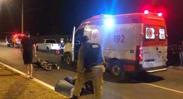 Motoqueiro fica ferido ao colidir em traseira de automóvel na Avenida Marabá em Patos de Minas Motoqueiro fica ferido ao colidir em traseira de automóvel na Avenida Marabá em Patos de Minas