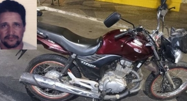 Morre no HRAD motociclista de 67 anos que colidiu em ambulância da secretaria de saúde de Patos de Minas Morre no HRAD motociclista de 67 anos que colidiu em ambulância da secretaria de saúde de Patos de Minas