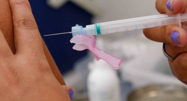 Com baixa cobertura vacinal contra a meningite, crianças de até 11 anos também serão vacinadas Com baixa cobertura vacinal contra a meningite, crianças de até 11 anos também serão vacinadas