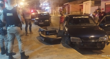 Acidente causa danos materiais em três veículos na cidade de Carmo do Paranaíba Acidente causa danos materiais em três veículos na cidade de Carmo do Paranaíba