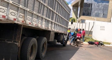 Motociclista fica gravemente ferido em acidente ocorrido na Avenida JK, em Patos de Minas Motociclista fica gravemente ferido em acidente ocorrido na Avenida JK, em Patos de Minas
