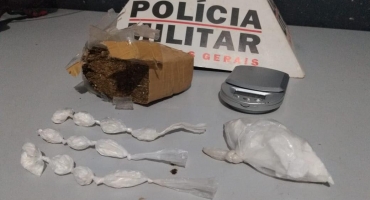 Jovem de 20 anos é detido com drogas no Bairro Alto da Serra em Patos de Minas Jovem de 20 anos é detido com drogas no Bairro Alto da Serra em Patos de Minas