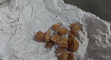Homem de 25 anos é detido com pedras de crack em barraco de papelão na cidade de Patos de Minas Homem de 25 anos é detido com pedras de crack em barraco de papelão na cidade de Patos de Minas