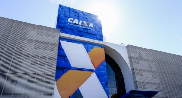 Caixa distribuirá R$ 8,1 bilhões em lucros do FGTS até o fim do mês Caixa distribuirá R$ 8,1 bilhões em lucros do FGTS até o fim do mês