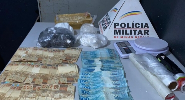 Homem de 32 anos é preso com 5 mil reais e drogas na estrada da Serrinha em Patos de Minas Homem de 32 anos é preso com 5 mil reais e drogas na estrada da Serrinha em Patos de Minas