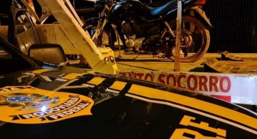 Motocicleta tomada de assalto em Uberlândia é apreendida pela PRF na BR-365 Motocicleta tomada de assalto em Uberlândia é apreendida pela PRF na BR-365