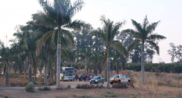 Polícia Militar tenta encontrar mulher sequestrada durante assalto no município de Patrocínio Polícia Militar tenta encontrar mulher sequestrada durante assalto no município de Patrocínio