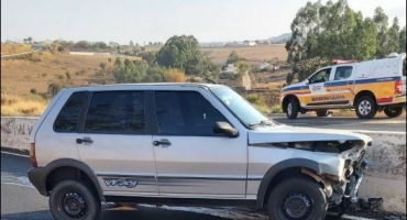 Jovem embriagado é detido após colidir veículo em mureta de proteção na BR-354, em Patos de Minas Jovem embriagado é detido após colidir veículo em mureta de proteção na BR-354, em Patos de Minas
