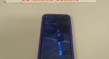 Mulher finge furto de celular para comprar novo aparelho com dinheiro de seguro; polícia descobre golpe Mulher finge furto de celular para comprar novo aparelho com dinheiro de seguro; polícia descobre golpe