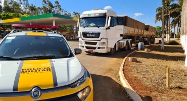 Motorista de carreta é flagrado praticando direção perigosa e embriagado na MG-188 em Coromandel Motorista de carreta é flagrado praticando direção perigosa e embriagado na MG-188 em Coromandel