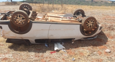 Embriagado, motorista capota veículo na MG-410 abandona o carro no local e acaba detido em Presidente Olegário Embriagado, motorista capota veículo na MG-410 abandona o carro no local e acaba detido em Presidente Olegário