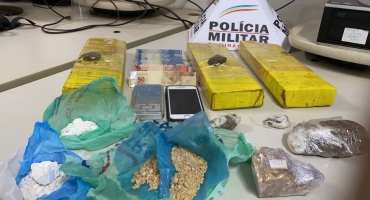 Casal é detido com grande quantidade de drogas em Patos de Minas Casal é detido com grande quantidade de drogas em Patos de Minas