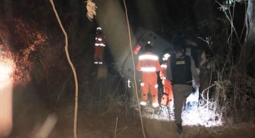 Mulher de 25 anos morre e várias pessoas ficam feridas em acidente envolvendo ônibus na zona rural de Matutina Mulher de 25 anos morre e várias pessoas ficam feridas em acidente envolvendo ônibus na zona rural de Matutina