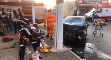 Condutor e passageira ficam gravemente feridos em acidente envolvendo motocicleta no Centro de Patos de Minas Condutor e passageira ficam gravemente feridos em acidente envolvendo motocicleta no Centro de Patos de Minas