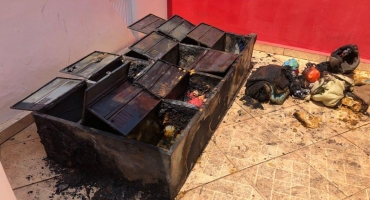 Corpo de Bombeiros de Patos de Minas combate incêndio em empresa após botijão de gás pegar fogo Corpo de Bombeiros de Patos de Minas combate incêndio em empresa após botijão de gás pegar fogo