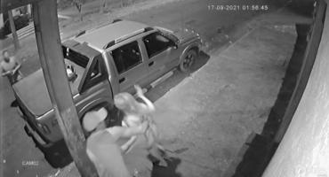 Vídeo mostra mulher sendo esfaqueada e morta pelo marido em Patrocínio Vídeo mostra mulher sendo esfaqueada e morta pelo marido em Patrocínio