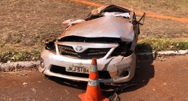 Motorista é arremessado para fora do veículo em grave acidente no perímetro urbano de Patos de Minas Motorista é arremessado para fora do veículo em grave acidente no perímetro urbano de Patos de Minas