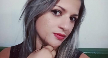 Homem mata ex com vários golpes de faca em Monte Carmelo; filhas da vítima presenciam o homicídio Homem mata ex com vários golpes de faca em Monte Carmelo; filhas da vítima presenciam o homicídio