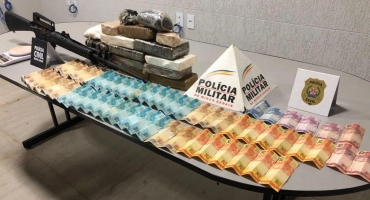 Ação das Polícias Civil e Militar aprende mais 14 quilos de drogas em Patos de Minas Ação das Polícias Civil e Militar aprende mais 14 quilos de drogas em Patos de Minas