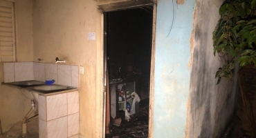 Incêndio destrói cozinha no Bairro Coração Eucarístico em Patos de Minas Incêndio destrói cozinha no Bairro Coração Eucarístico em Patos de Minas