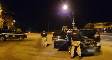 PRF apreende na BR-365 em Patos de Minas, veículo furtado na cidade de São Paulo PRF apreende na BR-365 em Patos de Minas, veículo furtado na cidade de São Paulo