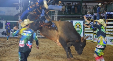 Com presença limitada de público Live Rodeio Festa do Feijão de Lagoa Formosa começa em grande estilo