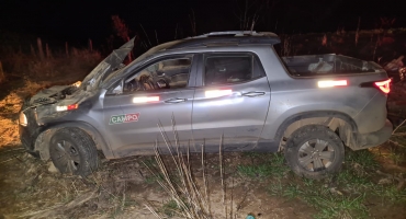 Motorista embriagado capota pick up na MG-230, município de Serra do Salitre Motorista embriagado capota pick up na MG-230, município de Serra do Salitre