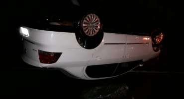 Após aquaplanagem, motorista capota automóvel na LMG-743 em Carmo do Paranaíba Após aquaplanagem, motorista capota automóvel na LMG-743 em Carmo do Paranaíba