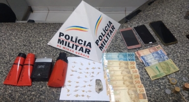 Polícia Militar de Lagoa Formosa apreende crack, maconha, dinheiro e outros materiais com suspeito de tráfico Polícia Militar de Lagoa Formosa apreende crack, maconha, dinheiro e outros materiais com suspeito de tráfico