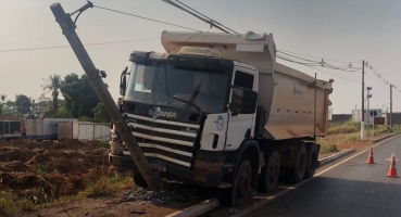 Ladrões roubam caminhões em João Pinheiro são perseguidos pela polícia e parados a tiros na cidade de Patos de Minas Ladrões roubam caminhões em João Pinheiro são perseguidos pela polícia e parados a tiros na cidade de Patos de Minas