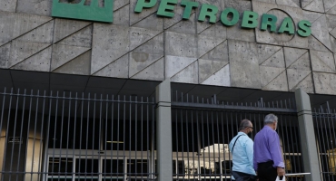 Petrobras reajusta neste sábado (09) preços do gás de cozinha e da gasolina Petrobras reajusta neste sábado (09) preços do gás de cozinha e da gasolina