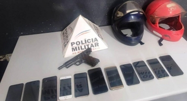 Jovem é detido e menor apreendido por suspeita de roubo a loja de celulares em Patos de Minas Jovem é detido e menor apreendido por suspeita de roubo a loja de celulares em Patos de Minas