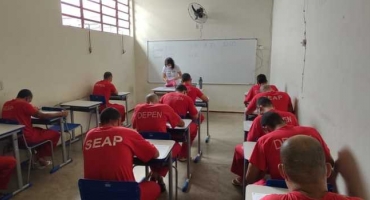 Mais de 9 mil presos e adolescentes retomam os estudos em Minas Mais de 9 mil presos e adolescentes retomam os estudos em Minas