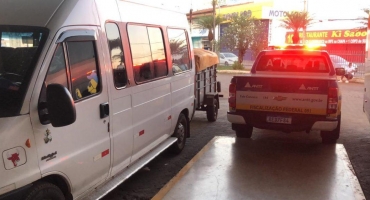 Operação Centauro: Van de transporte clandestino de passageiros é apreendida em Patos de Minas Operação Centauro: Van de transporte clandestino de passageiros é apreendida em Patos de Minas