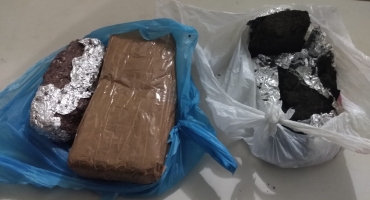 Drogas são localizadas dentro de churrasqueira em área de lazer de condomínio Drogas são localizadas dentro de churrasqueira em área de lazer de condomínio