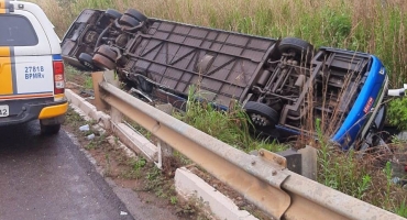 Ônibus tomba na BR-354 entre Patos de Minas e Lagoa Formosa e deixa várias pessoas feridas Ônibus tomba na BR-354 entre Patos de Minas e Lagoa Formosa e deixa várias pessoas feridas