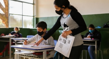 Volta às aulas presenciais não será mais facultativa a partir de 3/11 em Minas Gerais Volta às aulas presenciais não será mais facultativa a partir de 3/11 em Minas Gerais