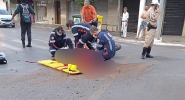 Mototaxista fica gravemente ferido após bater em ônibus de transporte público em Patos de Minas Mototaxista fica gravemente ferido após bater em ônibus de transporte público em Patos de Minas
