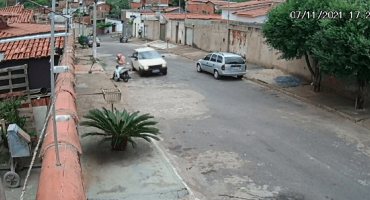 Suspeitos de matar homem de 27 anos em Patos de Minas são encaminhados para a delegacia Suspeitos de matar homem de 27 anos em Patos de Minas são encaminhados para a delegacia